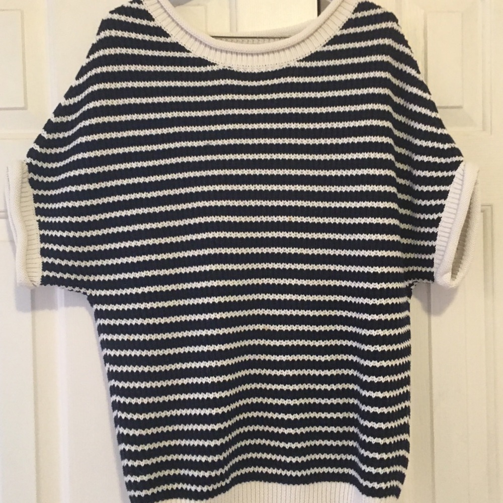 Short sleeve cotton blend round neck top